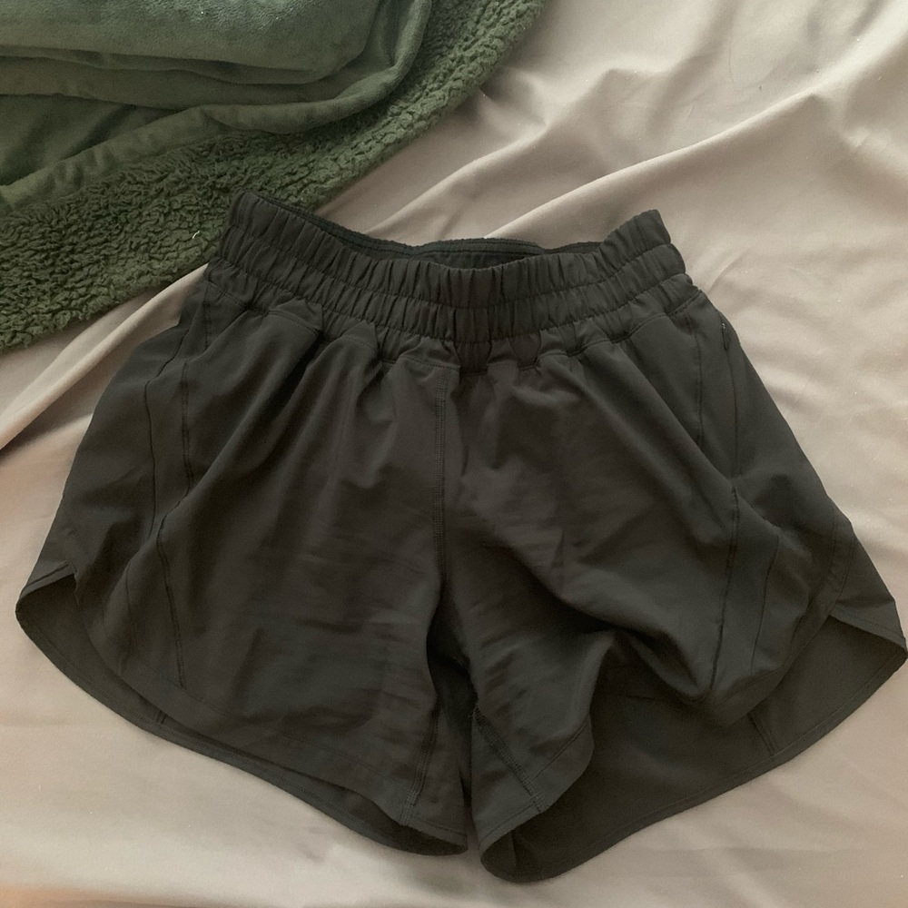 Lululemon Track That Mid-Rise shorts 4”
